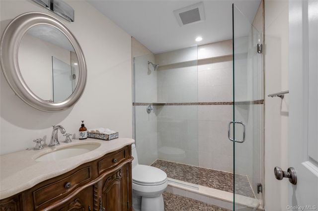 5 Old Field Lane, Lake Success, NY 11020