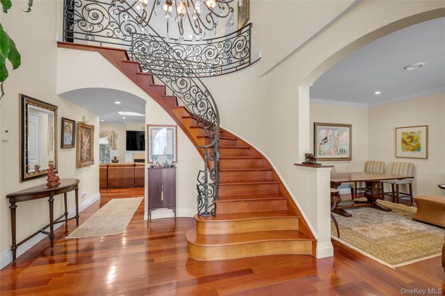 5 Old Field Lane, Lake Success, NY 11020