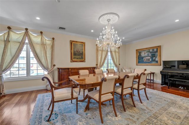 5 Old Field Lane, Lake Success, NY 11020