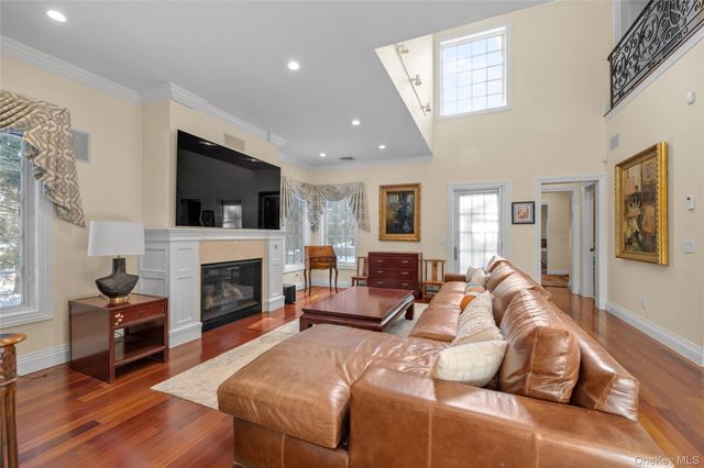 5 Old Field Lane, Lake Success, NY 11020