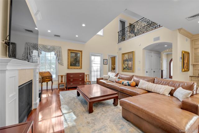 5 Old Field Lane, Lake Success, NY 11020