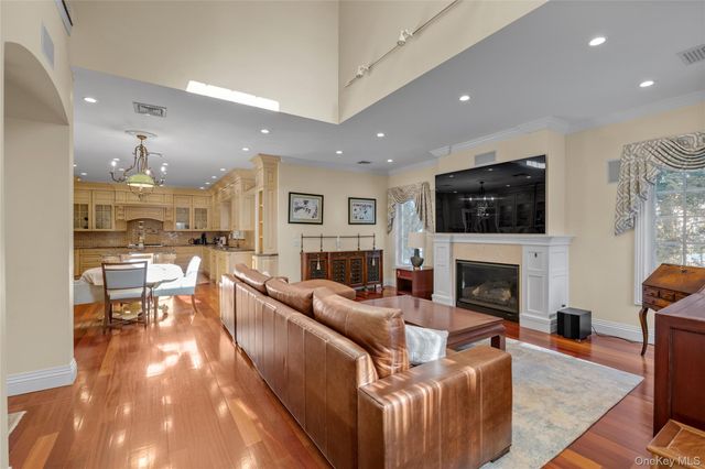 5 Old Field Lane, Lake Success, NY 11020