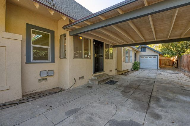 823 E University Avenue, Fresno, CA 93704