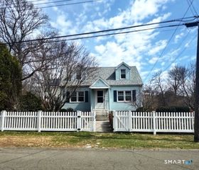 17 Innsbruck Street, Milford, CT 06460