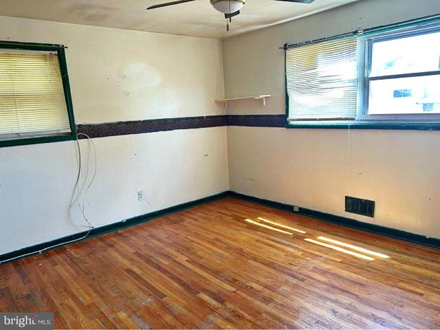 7402 SHIRLEY RD, Gwynn Oak, MD 21207