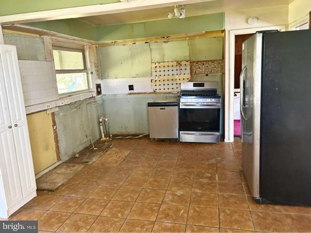 7402 SHIRLEY RD, Gwynn Oak, MD 21207