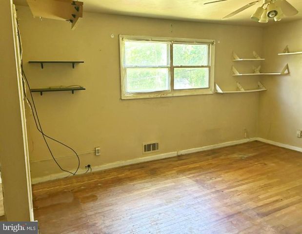 7402 SHIRLEY RD, Gwynn Oak, MD 21207