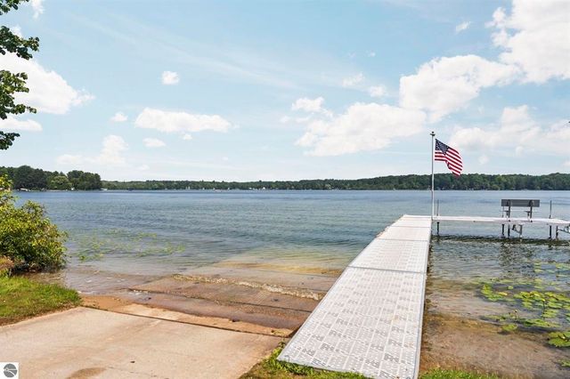 3718 Peninsular, Grawn, MI 49637