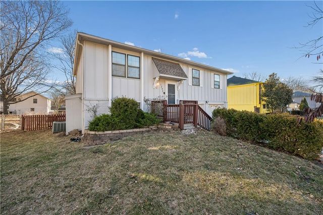 12925 S Brougham Drive, Olathe, KS 66062