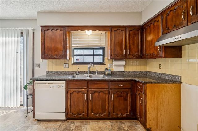 12925 S Brougham Drive, Olathe, KS 66062