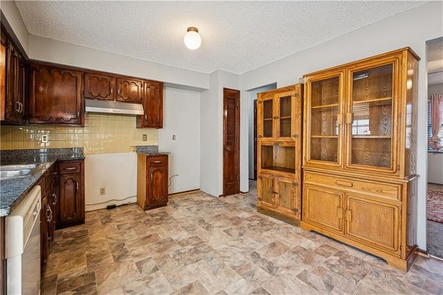 12925 S Brougham Drive, Olathe, KS 66062