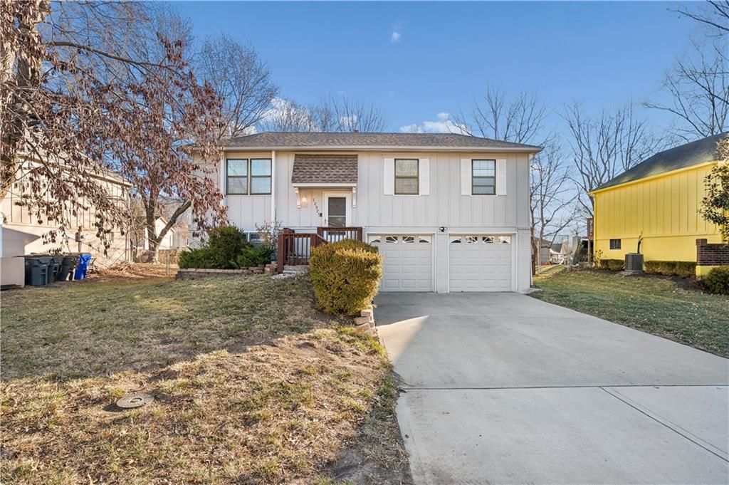 12925 S Brougham Drive, Olathe, KS 66062