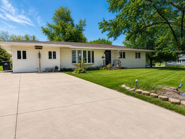 704 E Monroe Street, Mount Ayr, IA 50854