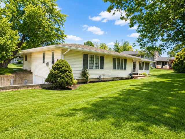 704 E Monroe Street, Mount Ayr, IA 50854