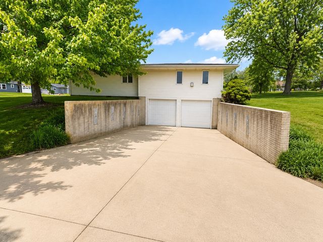 704 E Monroe Street, Mount Ayr, IA 50854