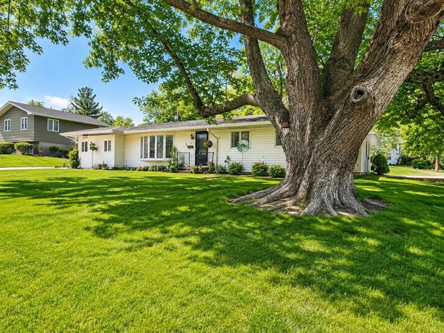 704 E Monroe Street, Mount Ayr, IA 50854