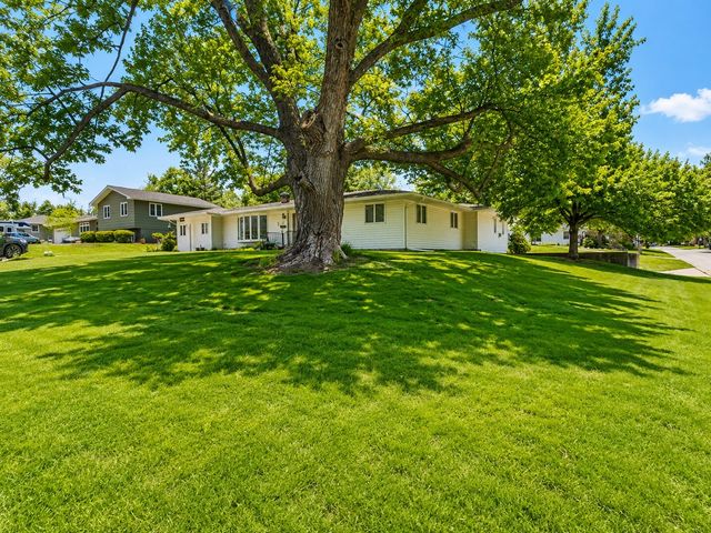 704 E Monroe Street, Mount Ayr, IA 50854