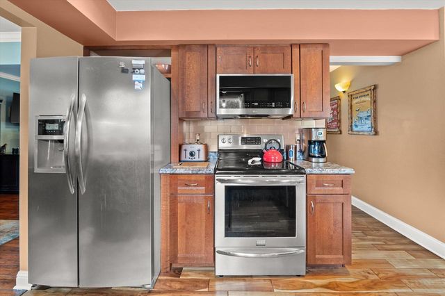 S79W31491 Green Meadow DRIVE, Mukwonago, WI 53149