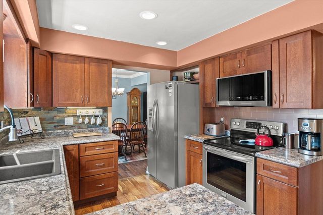 S79W31491 Green Meadow DRIVE, Mukwonago, WI 53149