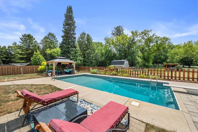 S79W31491 Green Meadow DRIVE, Mukwonago, WI 53149