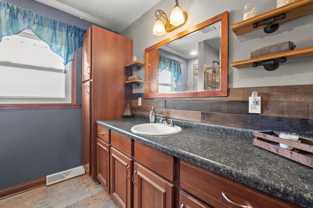 S79W31491 Green Meadow DRIVE, Mukwonago, WI 53149