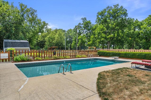 S79W31491 Green Meadow DRIVE, Mukwonago, WI 53149