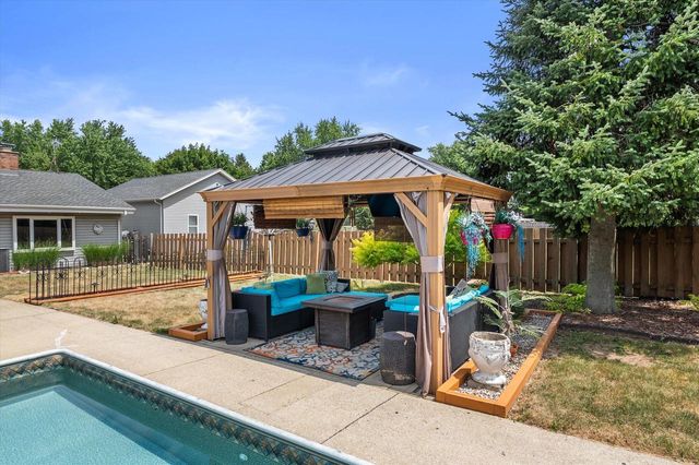 S79W31491 Green Meadow DRIVE, Mukwonago, WI 53149