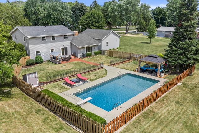 S79W31491 Green Meadow DRIVE, Mukwonago, WI 53149