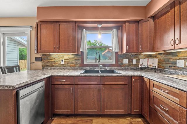 S79W31491 Green Meadow DRIVE, Mukwonago, WI 53149