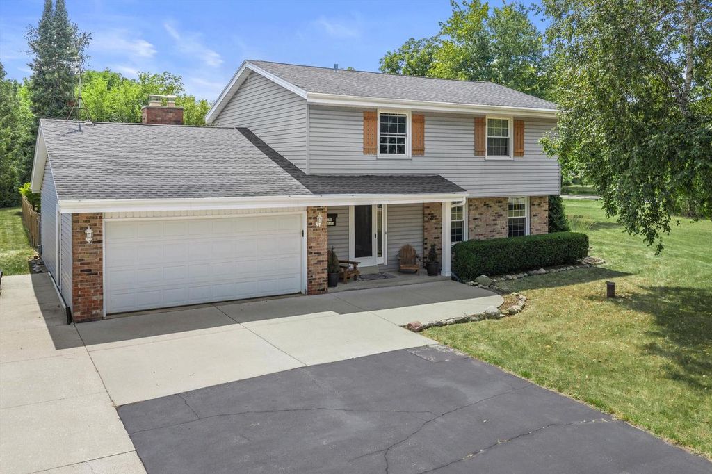 S79W31491 Green Meadow DRIVE, Mukwonago, WI 53149