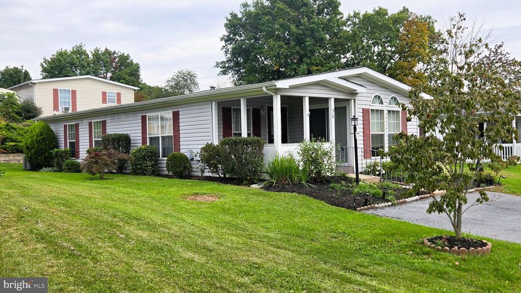 30 JUNIPER CT E #, HARLEYSVILLE, PA 19438 — exterior