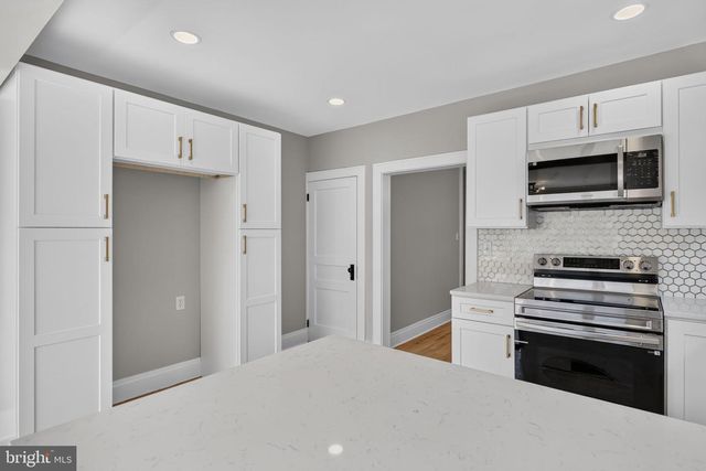 416 E DERRY RD, Hershey, PA 17033