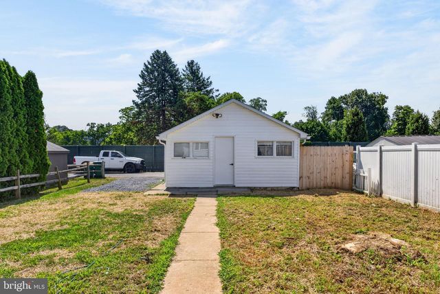 416 E DERRY RD, Hershey, PA 17033