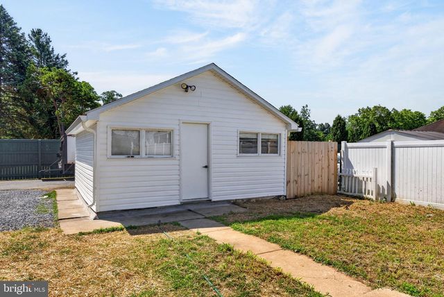 416 E DERRY RD, Hershey, PA 17033