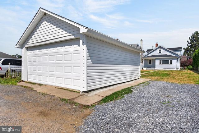 416 E DERRY RD, Hershey, PA 17033
