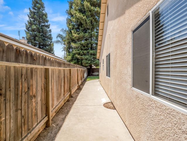 1291 Hillcrest Street, Selma, CA 93662