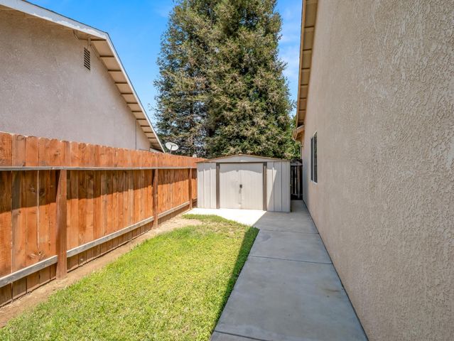 1291 Hillcrest Street, Selma, CA 93662