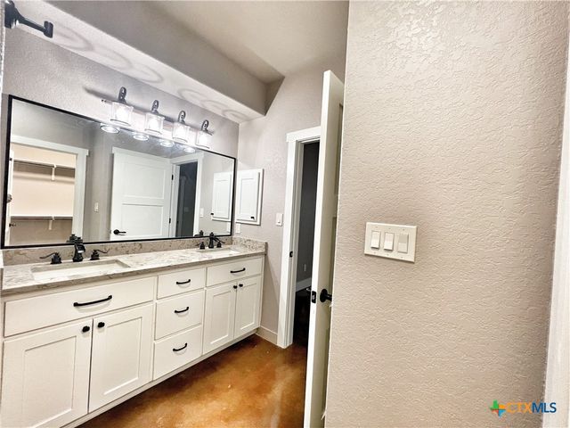 1704 Gruene Vineyard Crossing, New Braunfels, TX 78130