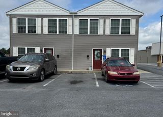 427 W MAIN ST, New Holland, PA 17557