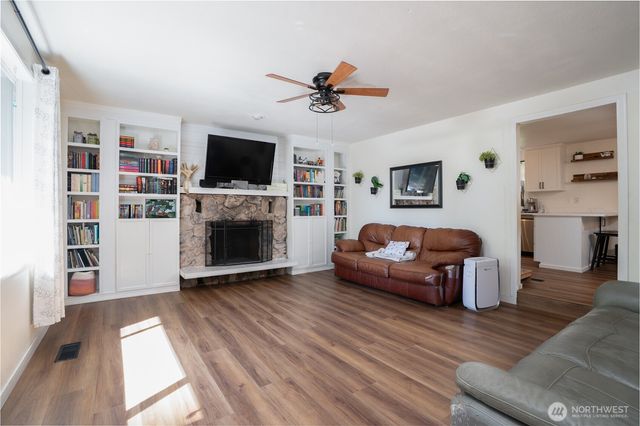 6919 81st Avenue NW, Gig Harbor, WA 98335