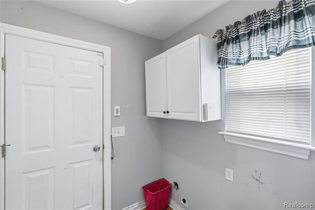 1130 Creekside Court, Burton, MI 48509