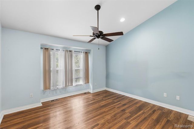 1130 Creekside Court, Burton, MI 48509