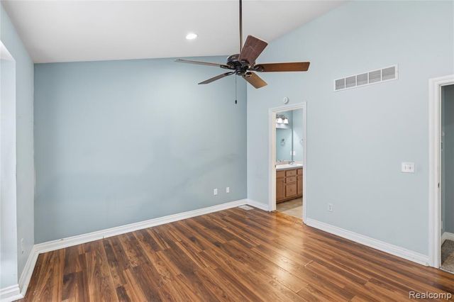 1130 Creekside Court, Burton, MI 48509