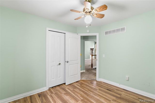 1130 Creekside Court, Burton, MI 48509