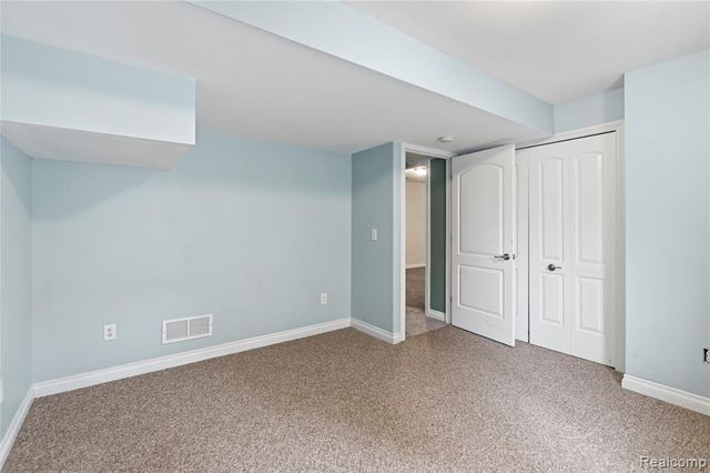 1130 Creekside Court, Burton, MI 48509