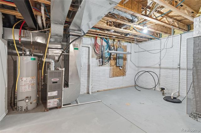 1130 Creekside Court, Burton, MI 48509