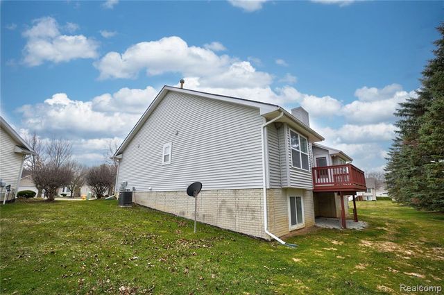 1130 Creekside Court, Burton, MI 48509