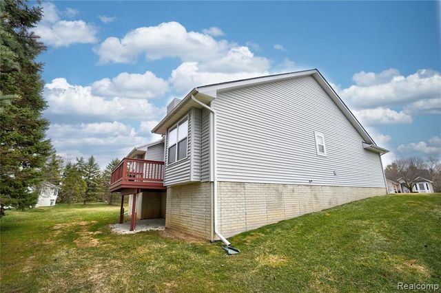 1130 Creekside Court, Burton, MI 48509