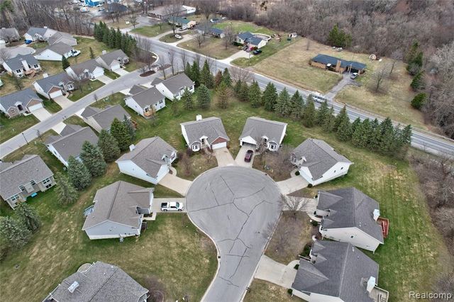 1130 Creekside Court, Burton, MI 48509