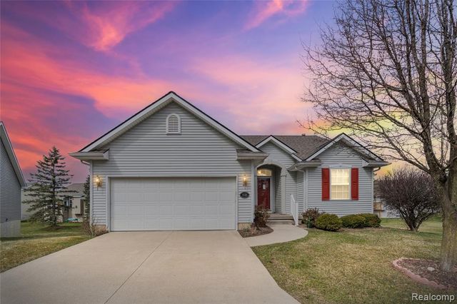 1130 Creekside Court, Burton, MI 48509